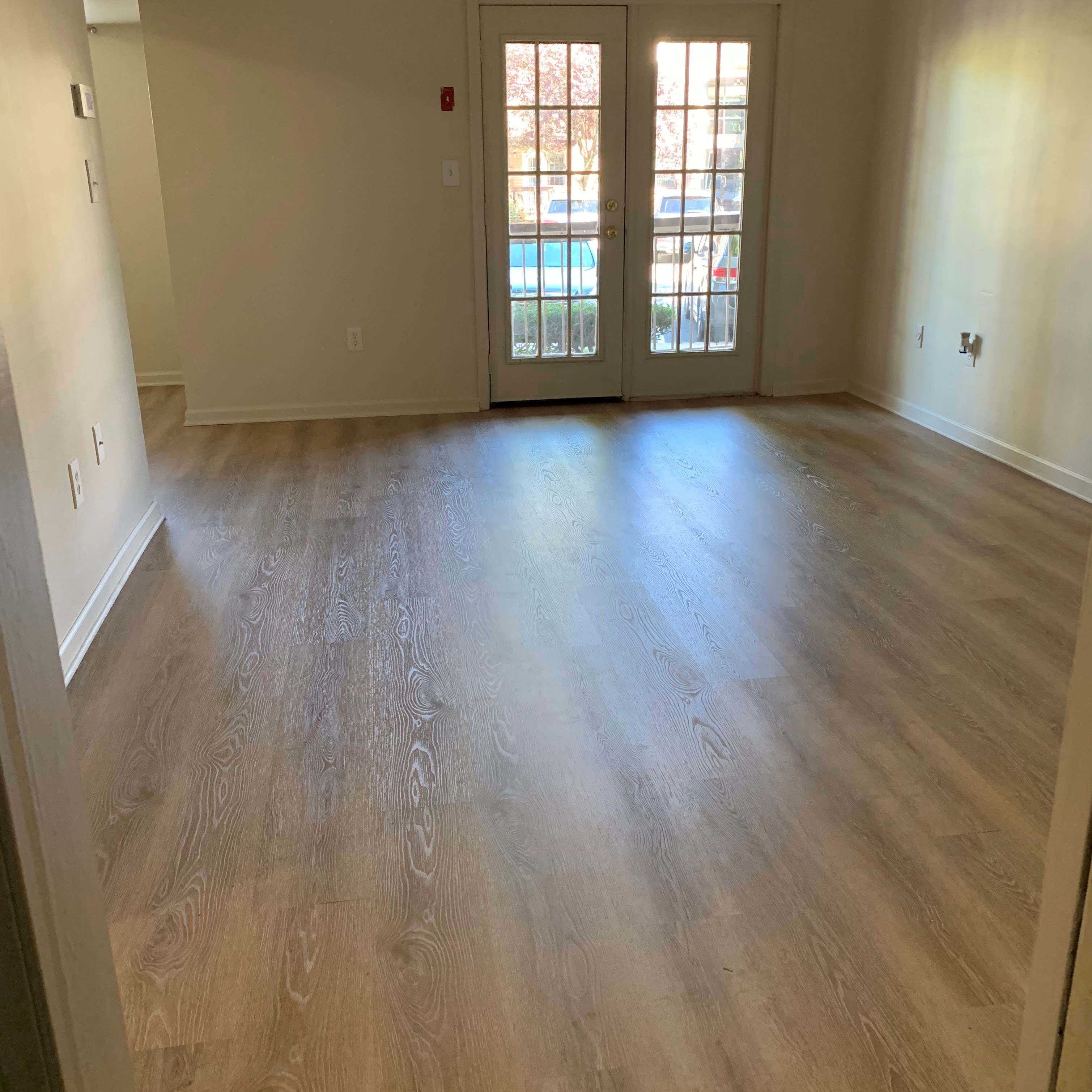2BR /2 BATHS, GROUND FLOOR CONDO, BRIGHT AND SUNNY IN “GREEN HOLLOW”, ON OAKTREE ROAD, ISELIN, NJ.- PRIME LOCATION-