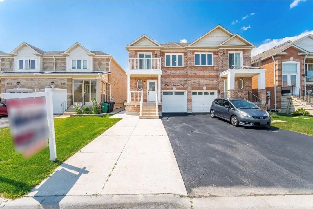 Executive Basement Suite | Private Entrance |Private Laundry | Utilities Included | Parking Included
