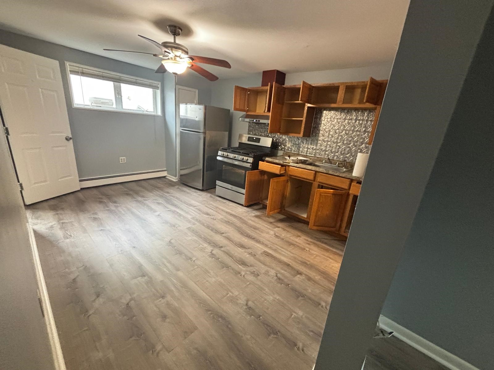 Comfortable 3-Room Apartment With Kitchen & Bathroom In High-Ranch Home