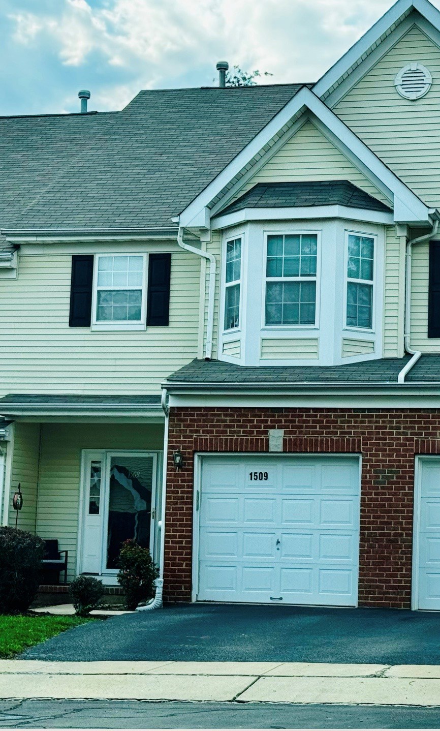 Beautiful, Sun-Filled 3-Bedroom Townhome In The Highly Sought-After Traditions Community Of South Plainfield