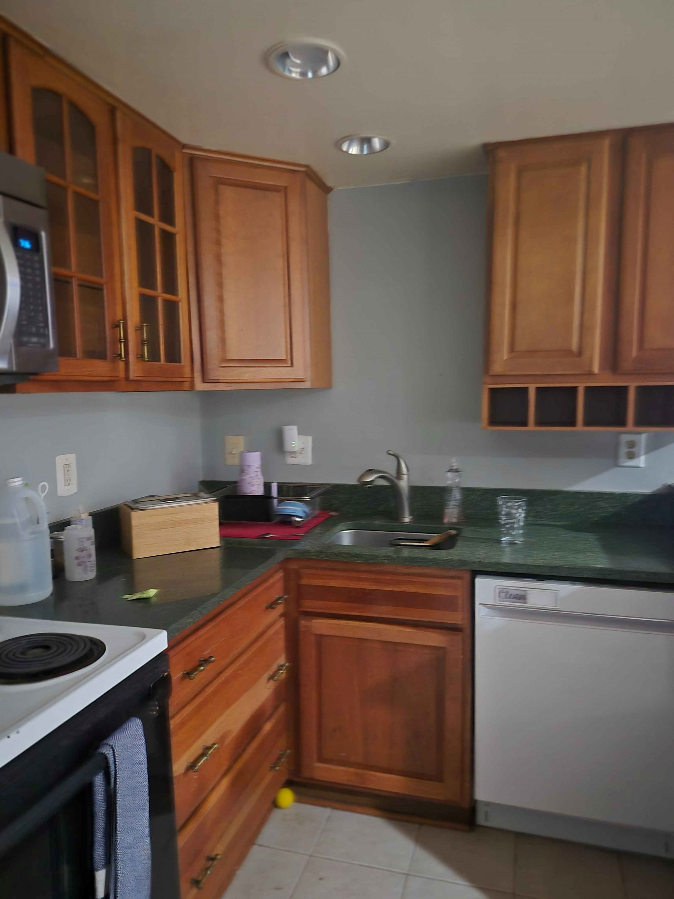 Need Roommate For Two Bedrooms, One Bath 1045 Sqft  For Rent Near GMU