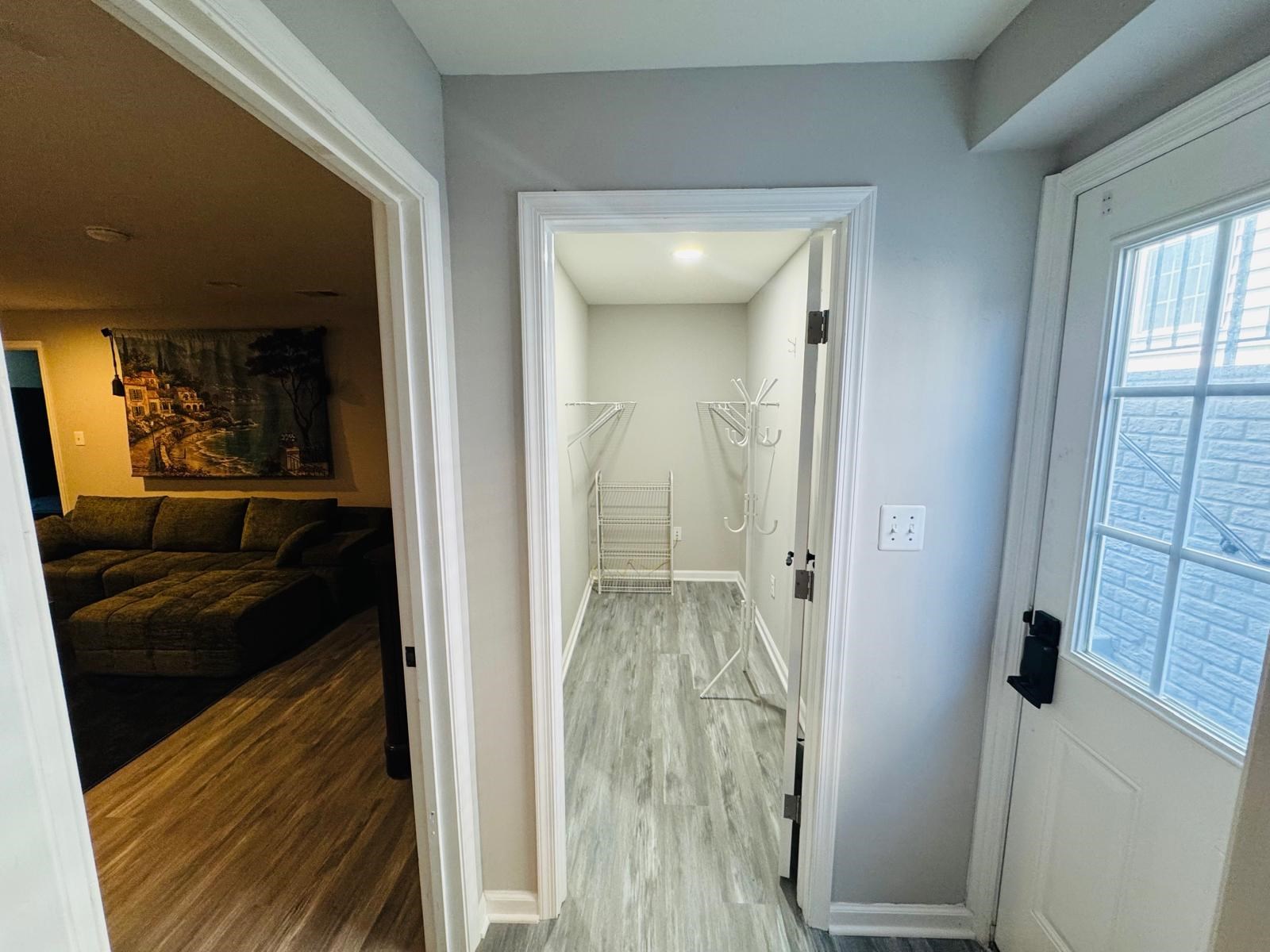 BRAND-NEW Furnished 1BR Private Basement–Full Kitchen   Private Laundry–Utilities