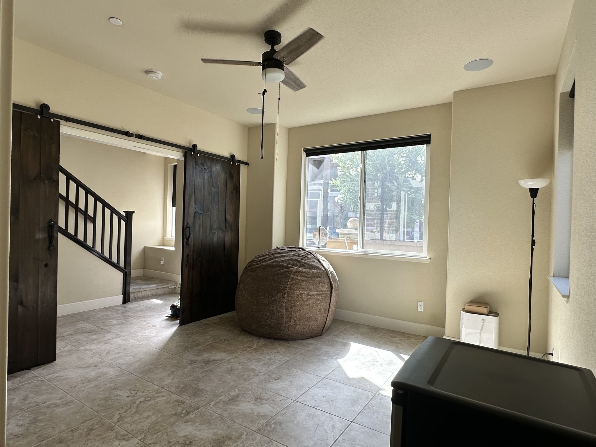 Spacious Semi-furnished 4BR/3BA Townhome In Tralee Community / Walk To BART / Easy Access To Shopping, Dining, Major Freeways
