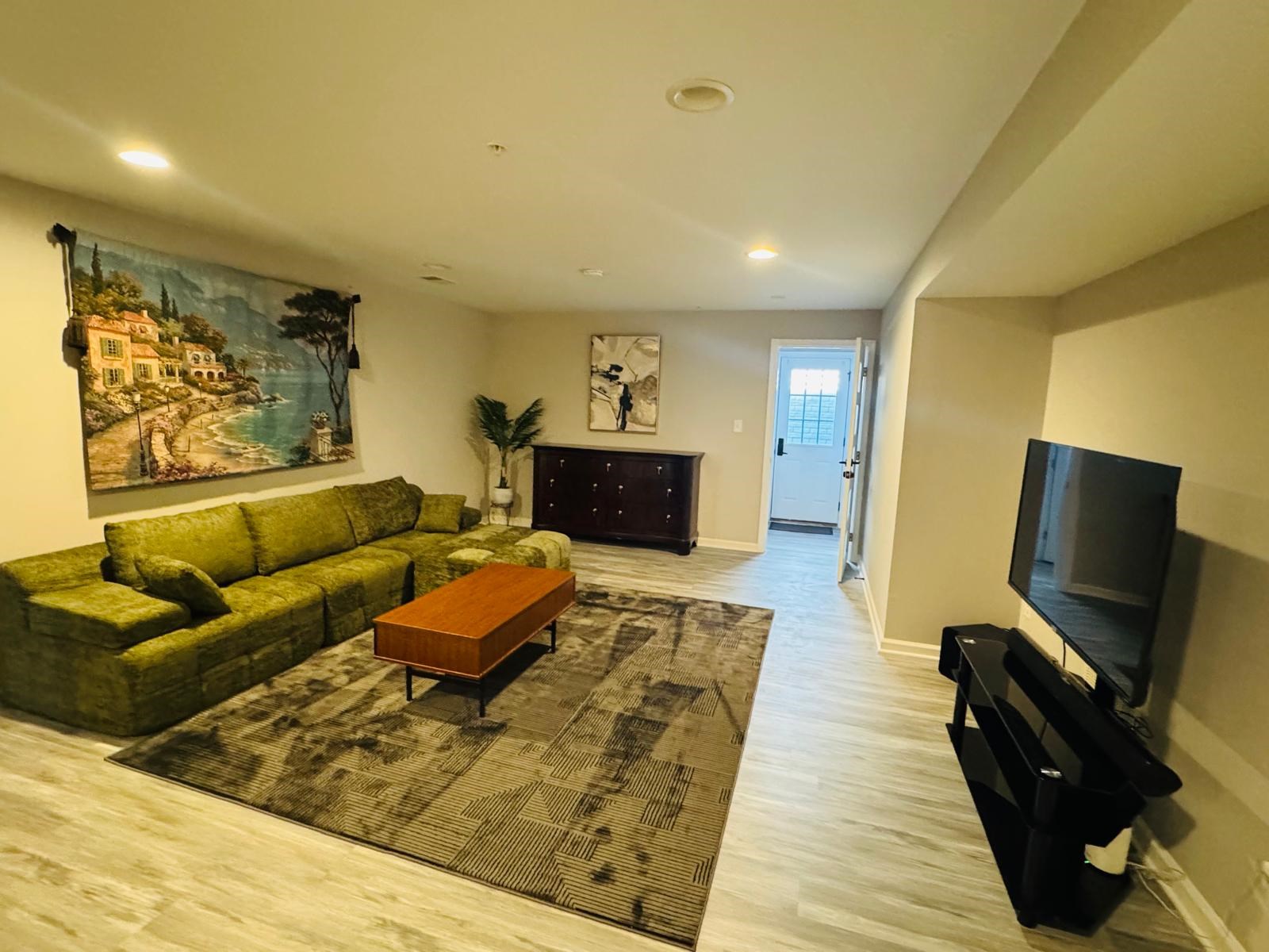 BRAND-NEW Furnished 1BR Private Basement–Full Kitchen   Private Laundry–Utilities