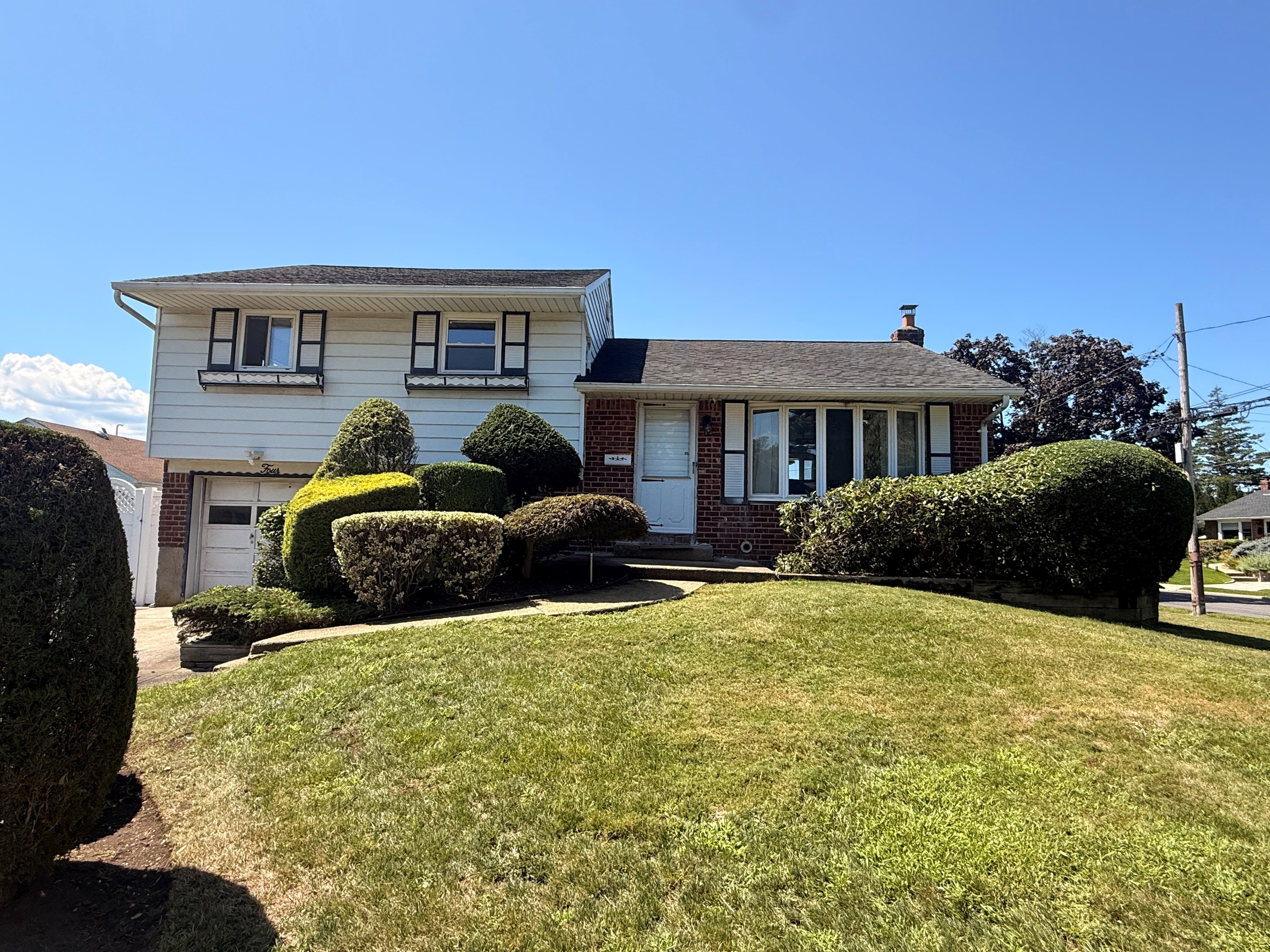 Newly Renovated 3-Bedroom, 1.5-Bath Entire House In A Beautiful Green Community
