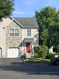 Beautiful Town Home Available For Rent - 3 Bedroom 2.5 Baths