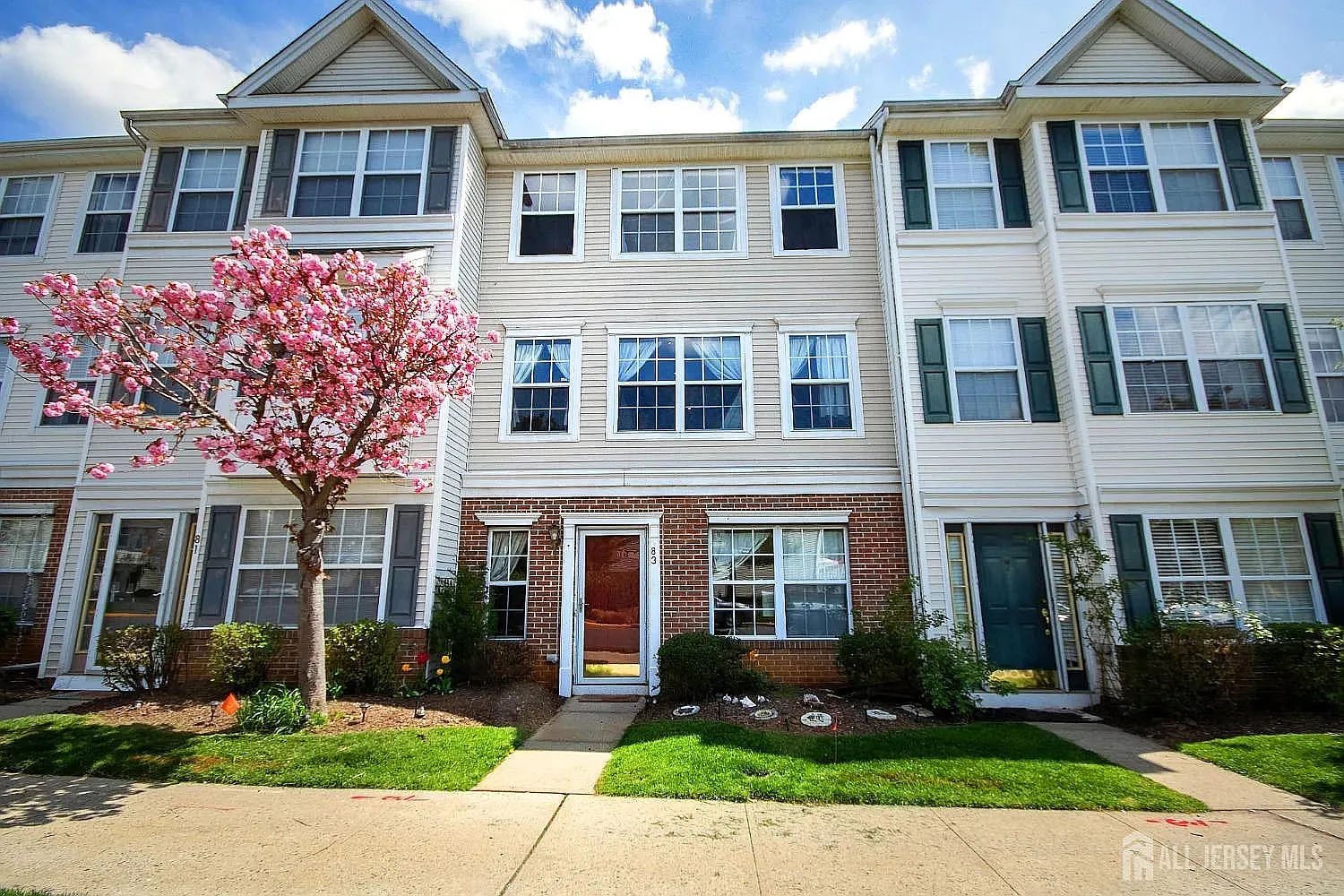 MOVE-IN SPECIAL!!! 1st MONTH 50% OFF !!!!!!!! COMFORT MEETS AFFORDABILITY / READY TO MOVE IN!!