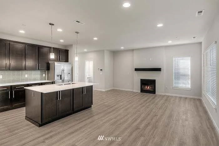 Beautiful 4bd Townhouse Available For Rent