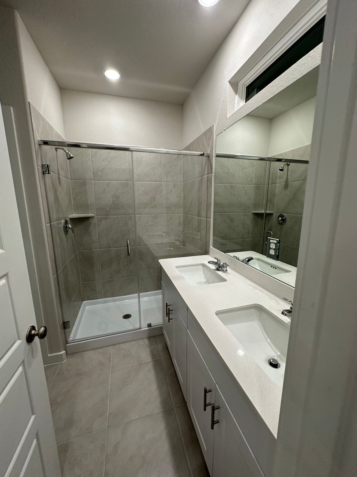 Rooms Available For Rent