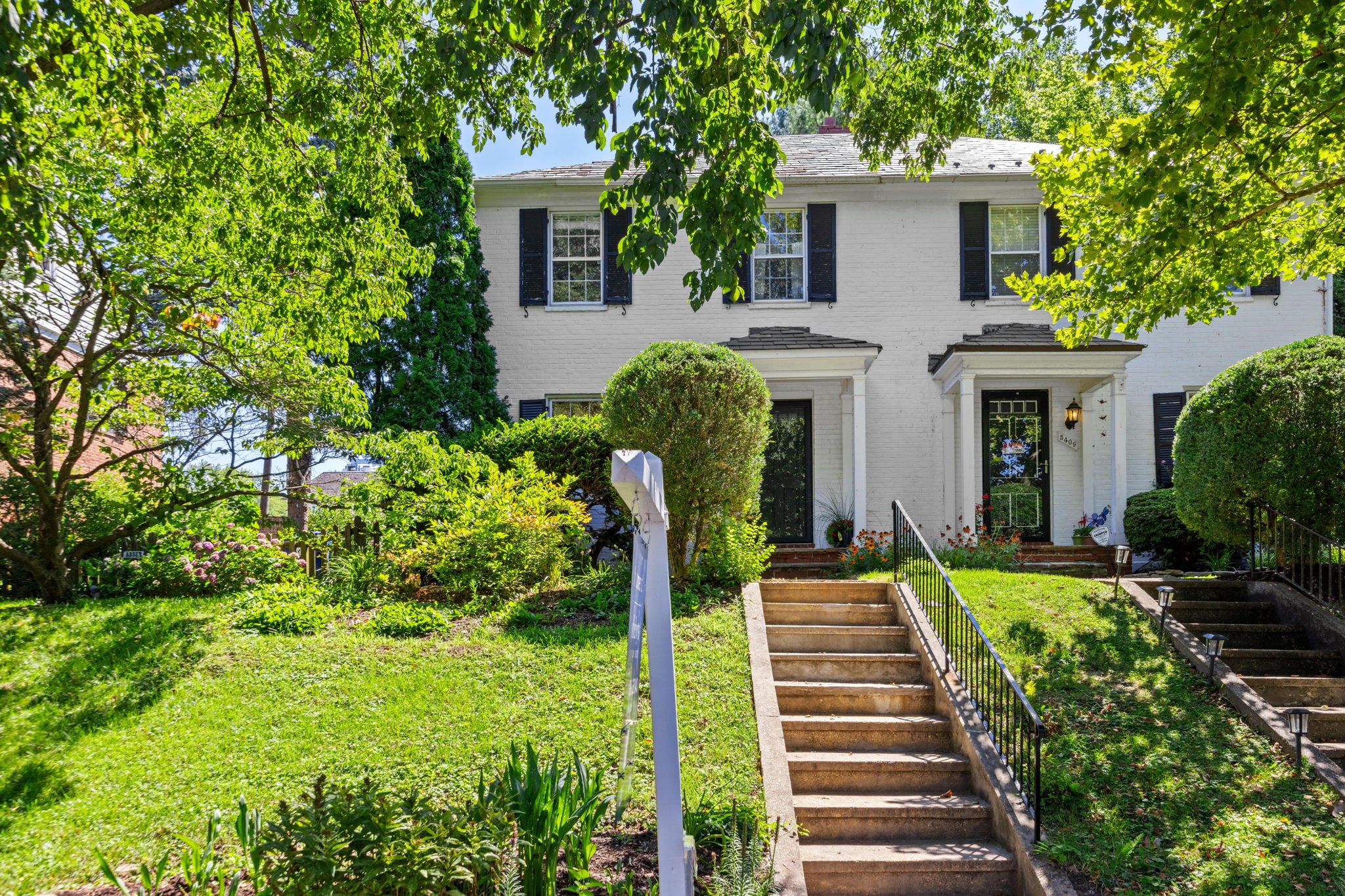 Safe, Beautiful 3 Bedrooms Near John Hopkins , Finished Basement Bedroom, Garden, Townhome.