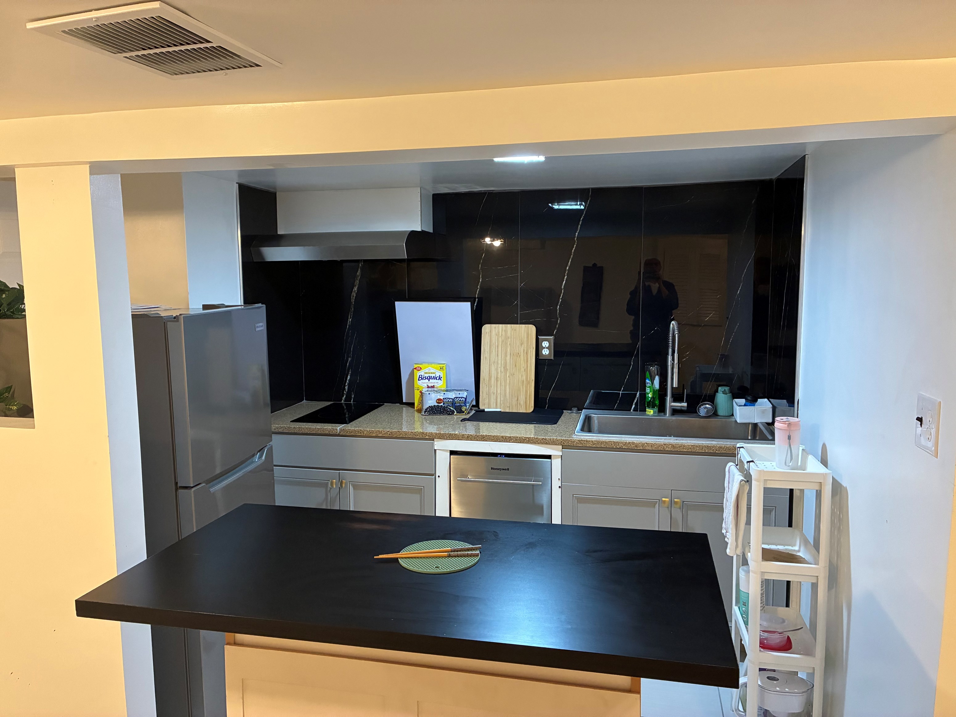 One Bedrooms Basement With Laundry, Including Utilities