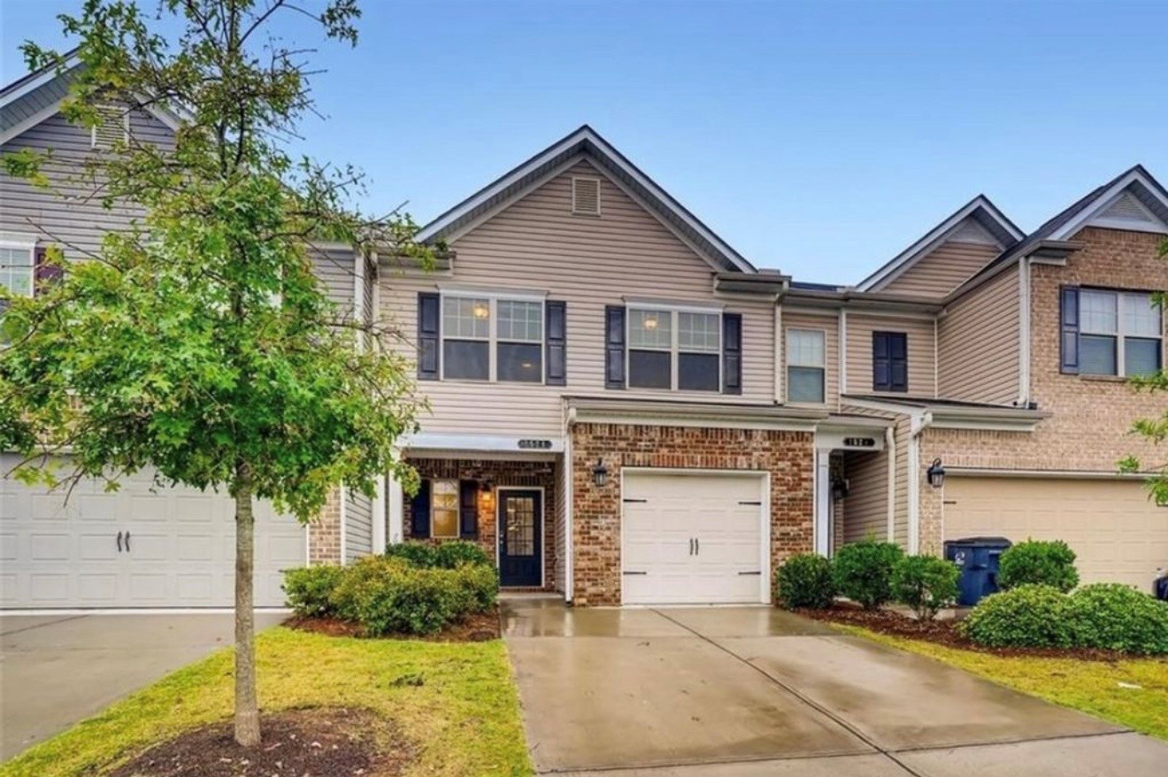 Beautifully Refreshed Luxury Townhome