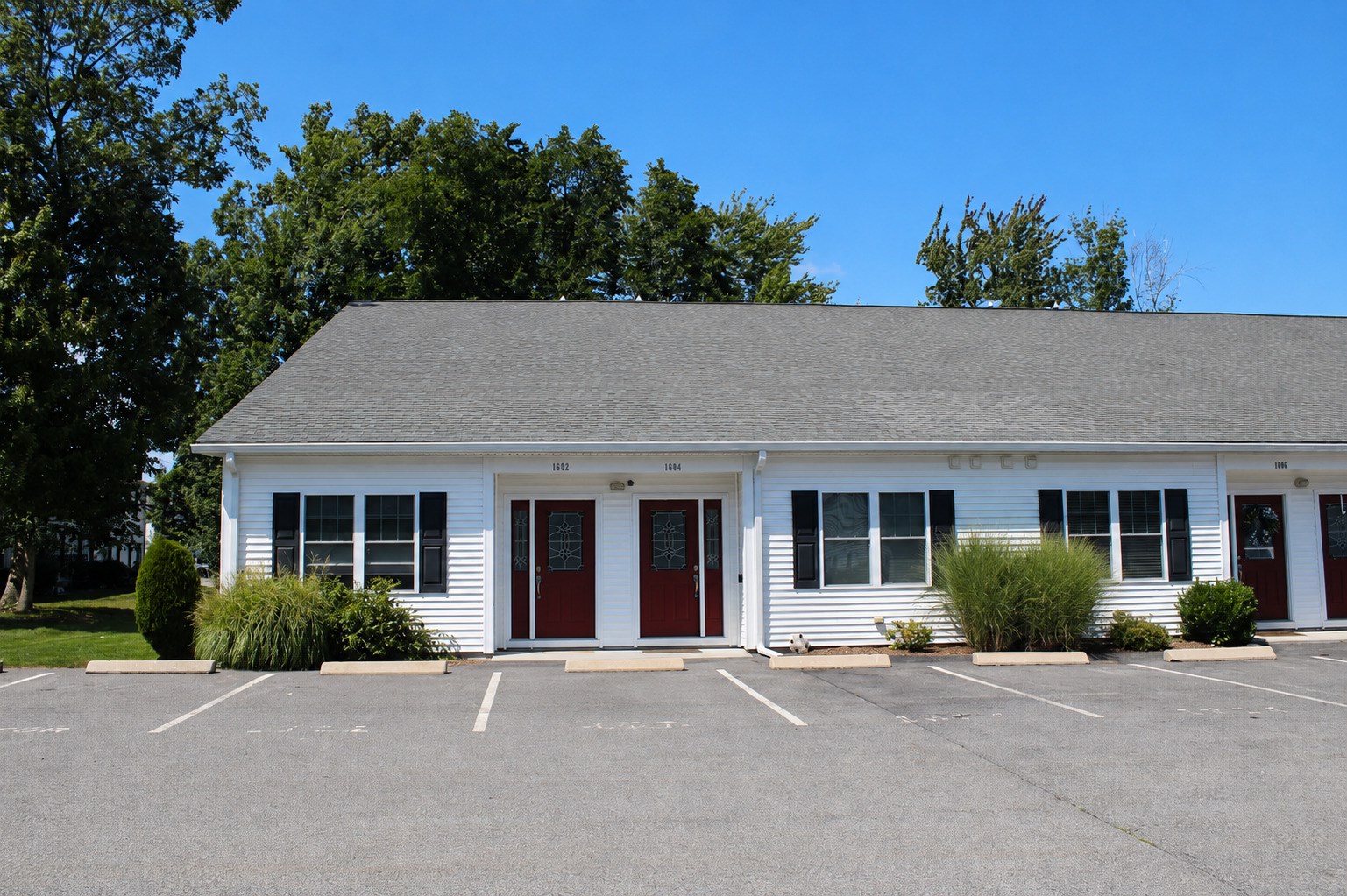 Spacious 2-Bedroom Townhouse For Rent – CountryView Condominiums