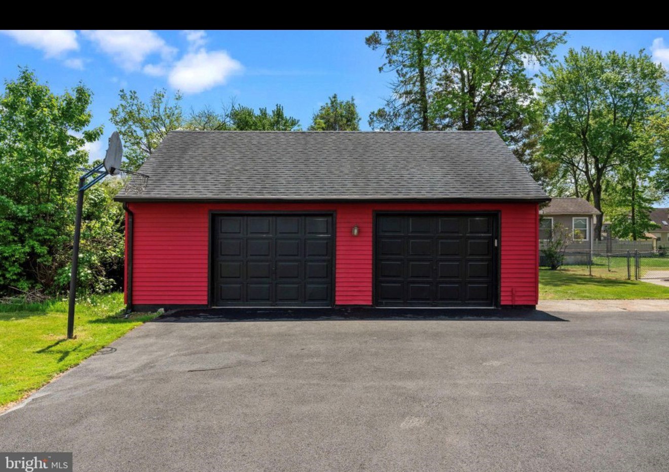Parking Garage In Levittown, PA For 2 Vehicles - $500/per Month