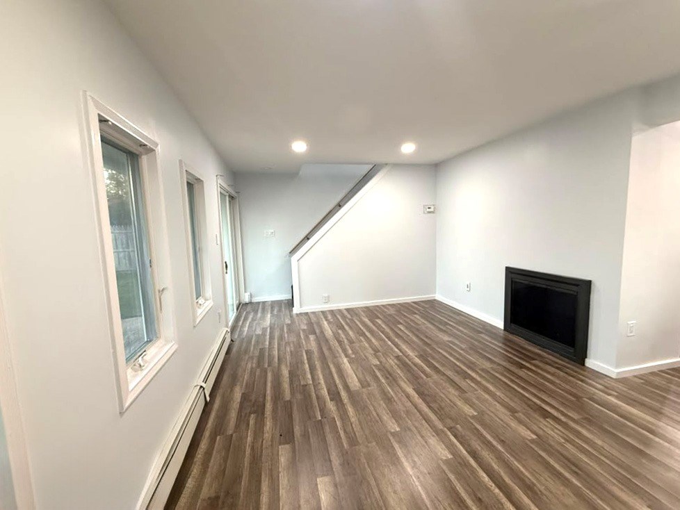 Click to Enlarge Updated 5 Bed 2 Bath Home In Levittown