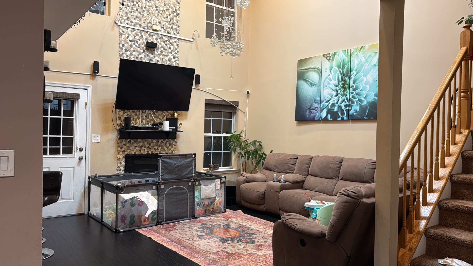Click to Enlarge Spacious 3 Bdr 2.5 Bath End Unit Townhome With Finished Basement And 1 Car Garage.