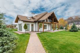 Renting a Single-Family Home as a Family: What to Look for in 