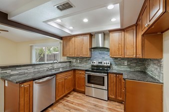 $295 Separate Room, Month On Month Rent. No Long Lease, $0 Deposit, FullyFurnished With Own Bed,ComputerTable