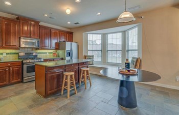 PG - Executive Full Furnished Private Room- WALKABLE Indian Groceries And Restaurants