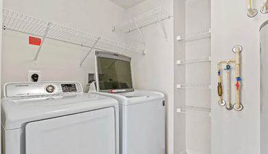 1 Private Room In A New 3 Bedroom Townhouse .All Utilities Included