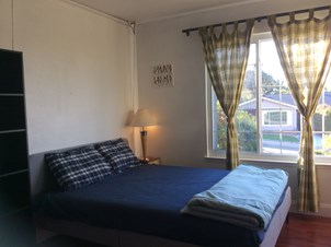 Spacious And  Furnished Room With Private Bath In Beautiful Neighborhood