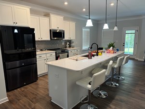 Single Room With Attached Bath In A Spacious Single Family Home With Utilities Included