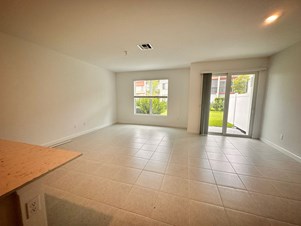 Single Room With Shared Bathroom Available For Rent