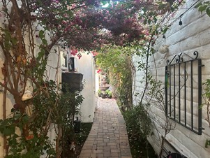 Shared Room Near Ohlone  College/ Cal State East Bay  In Fremont Next To Bus Stop