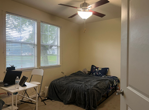 Single Room With Attached Bath In Jacksonville, FL