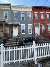 5-Minute Walk From Danforth Avenue Light Rail