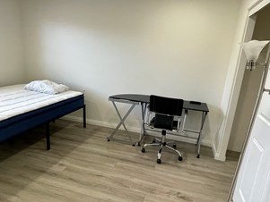 Nice And Bright Room Newer House For Rent In Canoga Park Gated Community.