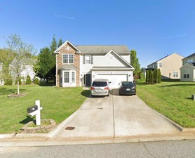 Fully Furnished Private Bedroom Available In Beautiful House In Burlington, Highpoint, Greensboro Area