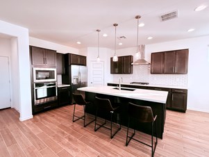 **NO LEASE - PRIVATE BEDROOM And A PRIVATE BATHROOM AVAILABLE FOR RENT In A FULLY FURNISHED HOME**