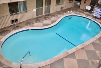 Single Room Available In Burbank, CA For $1200 Per One Person And $1600 Per Two Persons Per Month