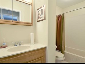 Cozy Private Room For Rent In A Quiet, Friendly Neighborhood