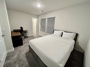 Fully Furnished Private Room Near Public Transport