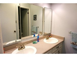 Private (Single) Rooms Available, Close To RTD Train