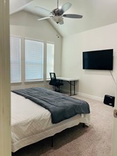 Master Bedroom Available In An Independent Home