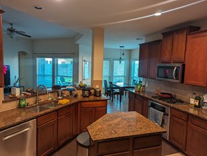 Comfortable Room W/ Excellent Amenities In The Best Neighborhood