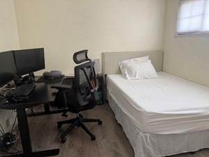 Private Room With Private Bath. Short Term Or M-F Paying Guest. Walkable To Stores And Bus Stop.