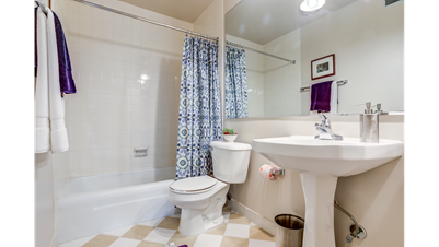 Private Single Room ($725) Or Private  Living Room ($625) In A Two Beds Two Baths Apartment