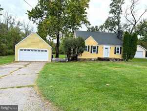 Two Single Bedroom Rooms Are Available For Rent In A Single Family.