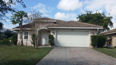 Fully Furnished Room Available For Monthly Or Weekly Rent