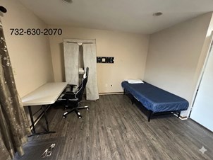 Large Furnished Room - Desi Friendly