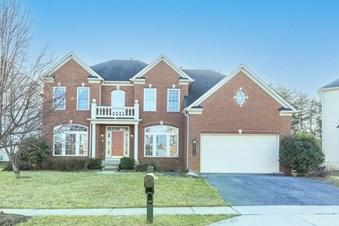 Modern Home Offering Beautiful Rooms In A Quiet, Secure Neighborhood