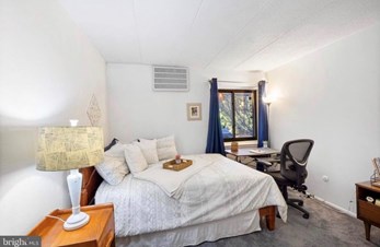 Comfortable Single Bed Room Available