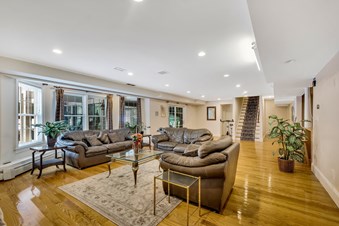 Beautiful Upscale Fully Furnished Apartment Available In Natick MA Close To All Amenities.