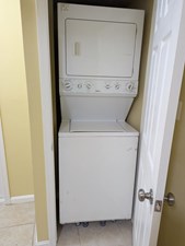 Furnished Bed With Dedicated Bath $1200  : Walk To Vienna Metro (All Utilities Incl)