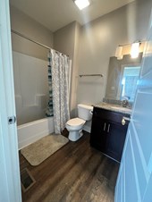 Single Room W/Private Bathroom In A Townhouse