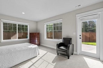 Stunning Corner Lot Home – Private Room For Short-Term Rent Timber Creek Community